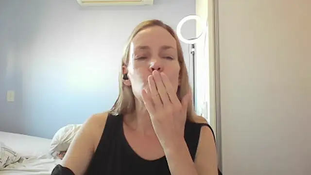 Snapshot of Annylove1 chatting on February 2026 10:45:02 AM Annylove1 online show from February 2026 10:45:02 AM