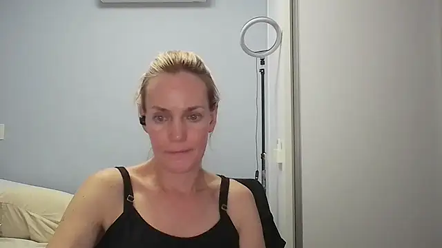 Snapshot of Annylove1 chatting on February 2026 12:18:02 AM Annylove1 online show from February 2026 12:18:02 AM