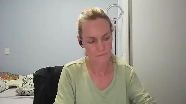 Snapshot of Annylove1 chatting on March 2026 12:18:01 AM Annylove1 online show from March 2026 12:18:01 AM