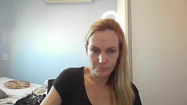 Snapshot of Annylove1 chatting on March 2026 10:20:01 AM Annylove1 online show from March 2026 10:20:01 AM