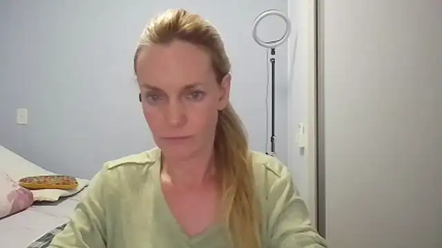 Annylove1 online show from April 2026 12:13:01 AM