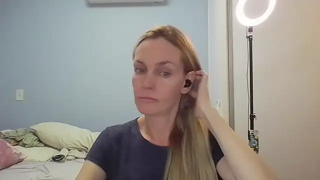 Annylove1 online show from May 2026 12:21:01 PM