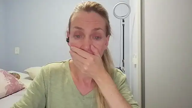 Annylove1 online show from May 2026 12:26:02 AM