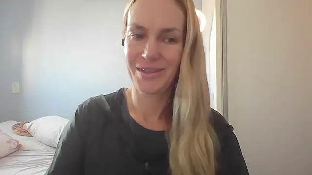 Annylove1 online show from May 2026 12:24:02 PM