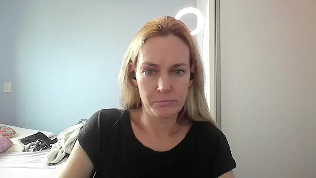 Annylove1 online show from May 2026 12:21:02 PM