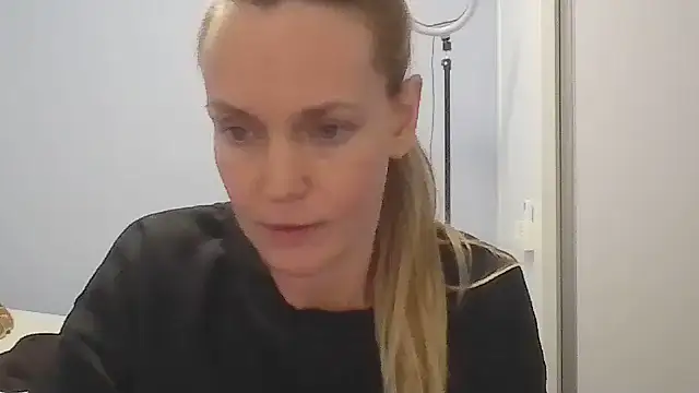 Annylove1 online show from June 2026 11:44:01 PM
