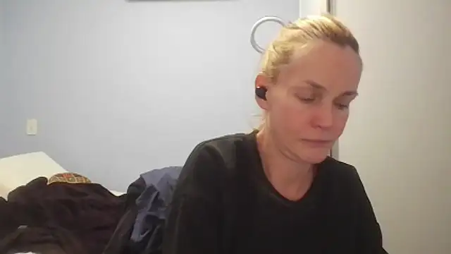 Annylove1 online show from June 2026 12:25:02 AM