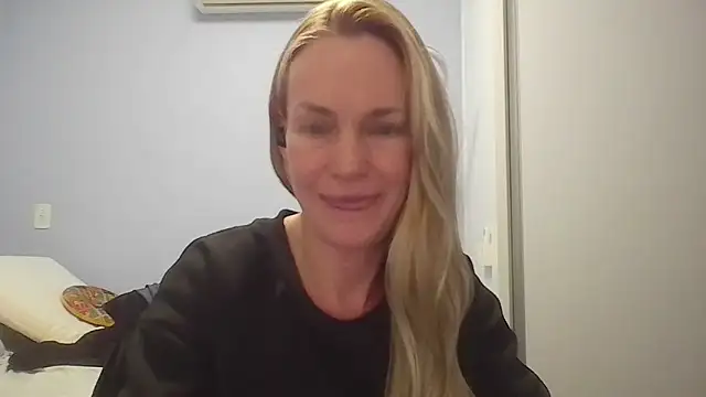 Annylove1 online show from June 2026 12:44:01 AM