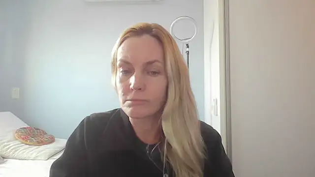 Annylove1 online show from June 2026 12:50:02 PM
