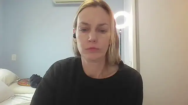 Annylove1 online show from June 2026 10:47:02 AM
