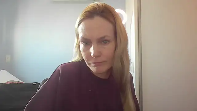 Annylove1 online show from June 2026 12:40:02 PM