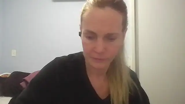 Annylove1 online show from June 2026 12:35:01 AM