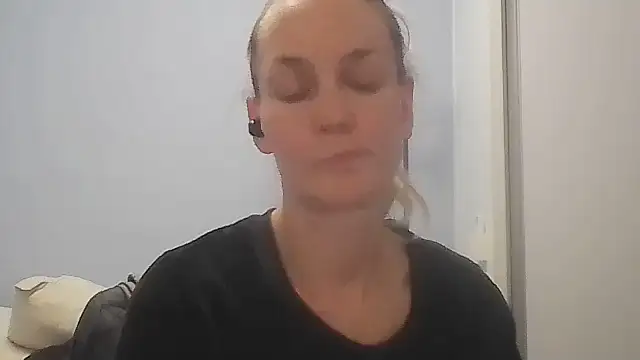Annylove1 online show from June 2026 12:31:01 AM