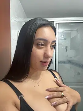 Snapshot of Hannahoff chatting on November 2025 09:47:01 PM Hannahoff online show from November 2025 09:47:01 PM