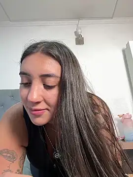 Snapshot of Hannahoff chatting on June 2026 01:07:02 AM Hannahoff online show from June 2026 01:07:02 AM