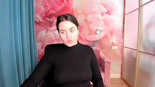 Snapshot of Roxie_Bradley chatting on December 2024 07:22:01 AM Roxie Bradley online show from December 2024 07:22:01 AM