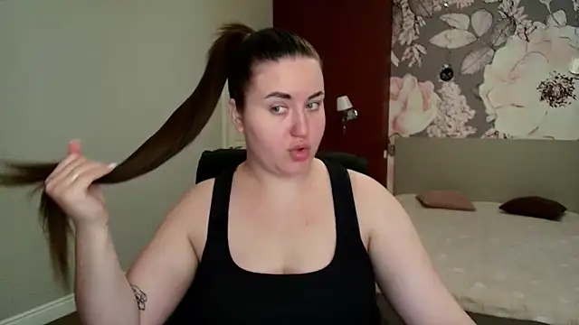 Roxie Bradley online show from April 2026 05:43:02 AM