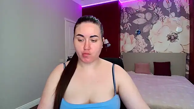 Roxie Bradley online show from May 2026 05:36:02 AM