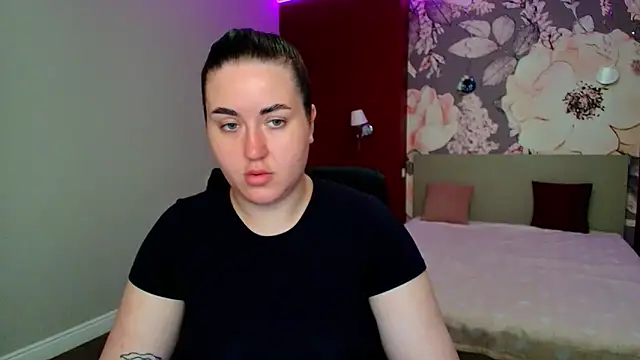 Roxie Bradley online show from May 2026 05:45:02 AM