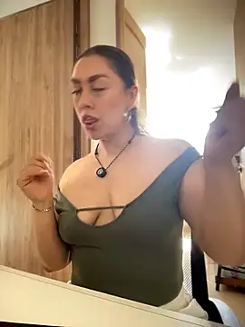 Im sophiie online show from June 2026 06:43:02 PM