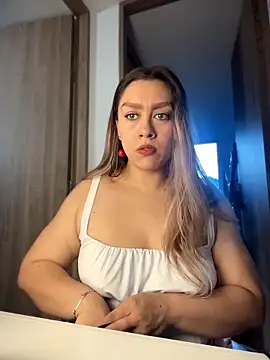 Im sophiie online show from June 2026 11:18:01 PM