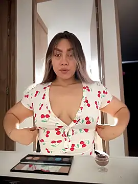 Im sophiie online show from June 2026 10:47:01 PM