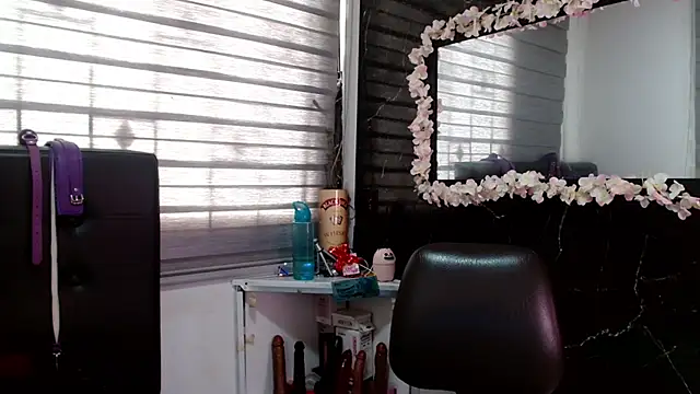 Snapshot of VIOLETTA-HOT chatting on March 2025 04:59:02 PM VIOLETTA-HOT online show from March 2025 04:59:02 PM