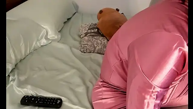 Snapshot of _yisela_ chatting on January 2025 12:53:02 AM yisela online show from January 2025 12:53:02 AM