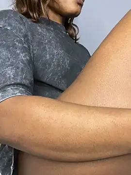 Snapshot of _yisela_ chatting on October 2025 02:15:01 AM yisela online show from October 2025 02:15:01 AM