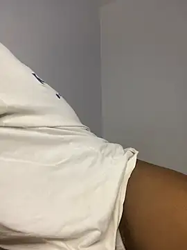 Snapshot of _yisela_ chatting on February 2026 12:18:02 AM yisela online show from February 2026 12:18:02 AM