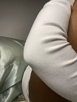 Snapshot of _yisela_ chatting on March 2026 12:25:01 AM yisela online show from March 2026 12:25:01 AM