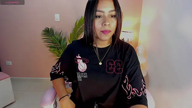 Ciara8 online show from October 2025 07:25:02 PM