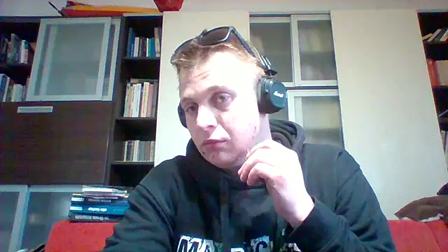 Snapshot of Matttthees chatting on December 2024 12:06:02 PM Matttthees online show from December 2024 12:06:02 PM