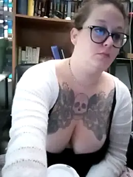 Snapshot of edgexchaos chatting on November 2025 01:51:01 PM edgexchaos online show from November 2025 01:51:01 PM