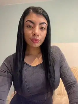 Miaparkerss  online show from May 2026 10:15:01 PM