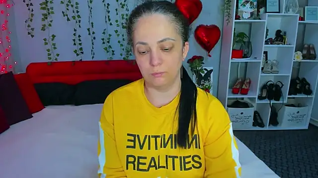 DarlingMilf online show from April 2026 06:05:02 PM