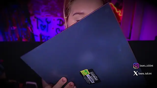 Laura takint online show from September 2025 09:18:01 PM