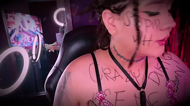 Laura takint online show from March 2026 09:07:01 PM