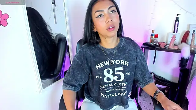 Tracy lambo online show from December 2025 10:28:02 PM