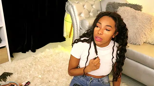 Snapshot of Valeriestyle chatting on October 2025 03:57:01 AM Valeriestyle online show from October 2025 03:57:01 AM