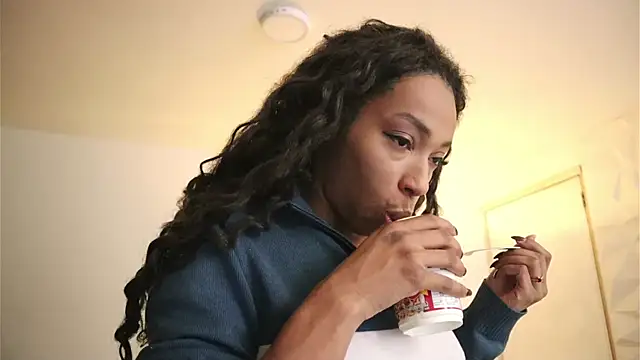 Snapshot of Valeriestyle chatting on October 2025 04:25:02 AM Valeriestyle online show from October 2025 04:25:02 AM