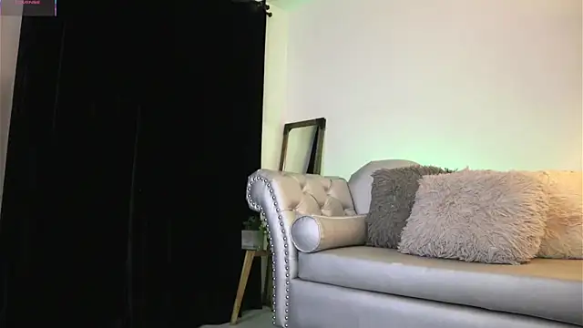 Snapshot of Valeriestyle chatting on November 2025 04:25:02 AM Valeriestyle online show from November 2025 04:25:02 AM