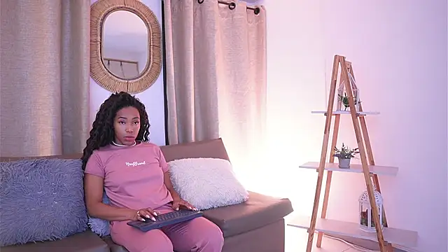 Snapshot of Valeriestyle chatting on November 2025 04:00:01 AM Valeriestyle online show from November 2025 04:00:01 AM