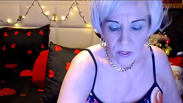 Snapshot of HappyWomanOn chatting on December 2024 10:13:01 PM HappyWomanOn online show from December 2024 10:13:01 PM