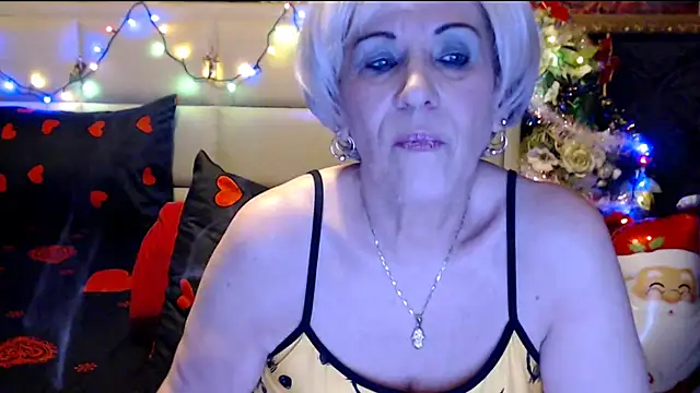 Snapshot of HappyWomanOn chatting on December 2024 10:24:01 AM HappyWomanOn online show from December 2024 10:24:01 AM