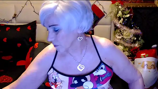 Snapshot of HappyWomanOn chatting on December 2024 07:31:02 PM HappyWomanOn online show from December 2024 07:31:02 PM