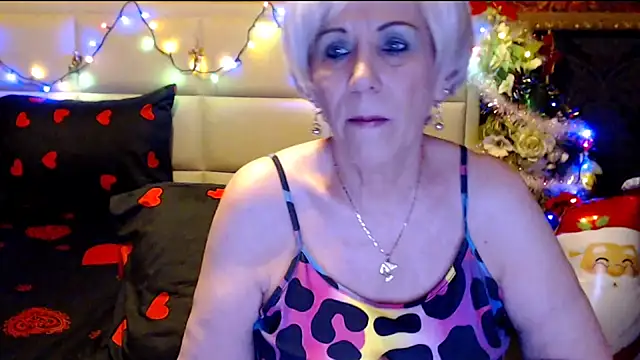 Snapshot of HappyWomanOn chatting on December 2024 07:10:02 PM HappyWomanOn online show from December 2024 07:10:02 PM