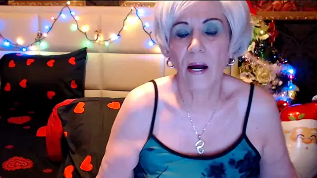 Snapshot of HappyWomanOn chatting on December 2024 05:15:01 PM HappyWomanOn online show from December 2024 05:15:01 PM