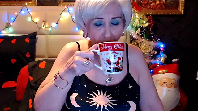 Snapshot of HappyWomanOn chatting on December 2024 07:17:02 PM HappyWomanOn online show from December 2024 07:17:02 PM