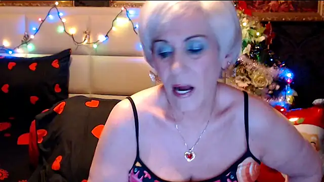 Snapshot of HappyWomanOn chatting on December 2024 07:38:02 PM HappyWomanOn online show from December 2024 07:38:02 PM